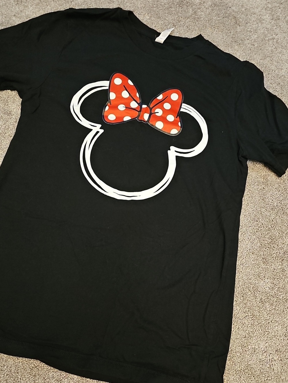 J3🔹️Bella Canvas Black Tee with White Minnie Outline and Red Polka Dot Bow